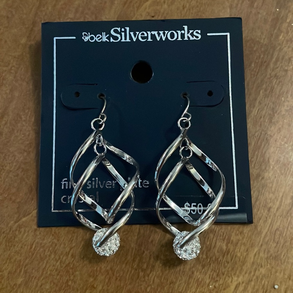 Brand new Silver Plated Dangle Earrings! 🩶🤍